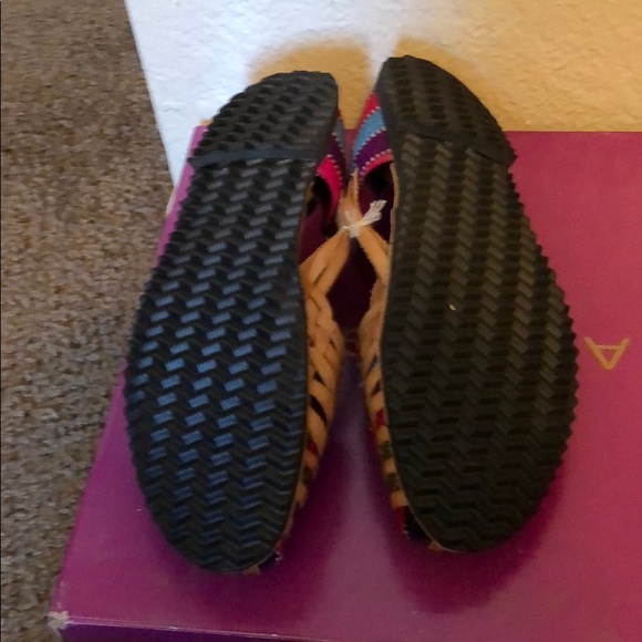 New Salvadoreño Sandals - Picture 2 of 2